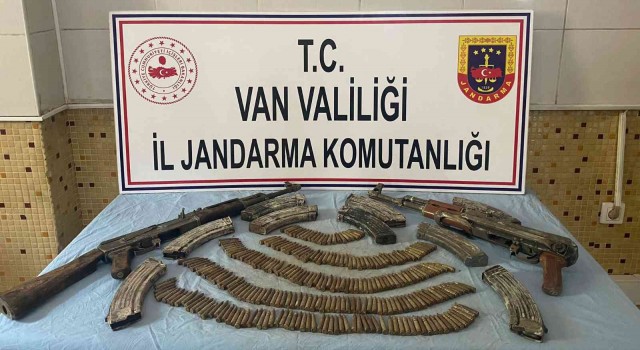 Başkalede silah ve mühimmat ele geçirildi