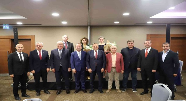 Başkan Akgüne “Barınma Politikaları Özel Ödülü” verildi