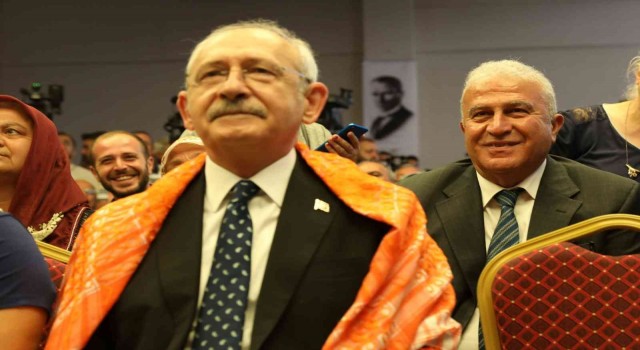 Başkan Atay, İzmirde takdir topladı