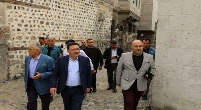 Başkan Büyükkılıç ve Vali Çiçek Tarihi Kayseri Mahallesini inceledi