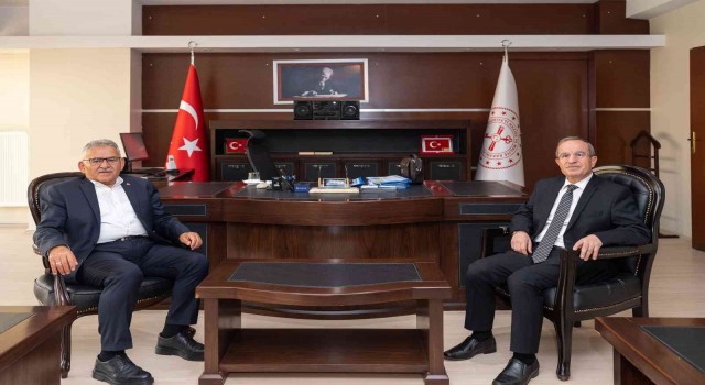 Başkan Büyükkılıça “En Çok İstihdam ve En Çok Kadın İstihdamı” plaketi
