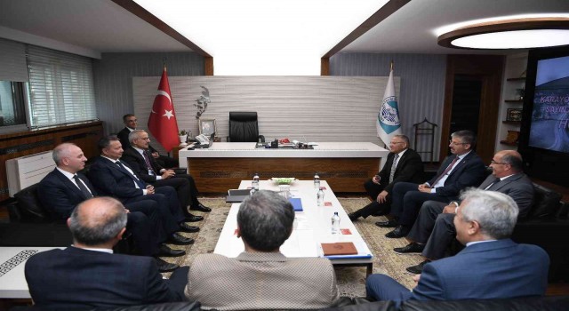 Başkan Büyükkılıçtan karayolları zirvesi