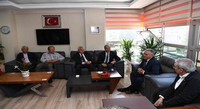 Başkan Büyükkılıçtan Kızılaya ziyaret