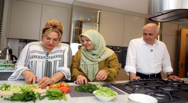 Başkan Gültak, Türk yemekleri uzmanı Sahrap Soysalı ağırladı