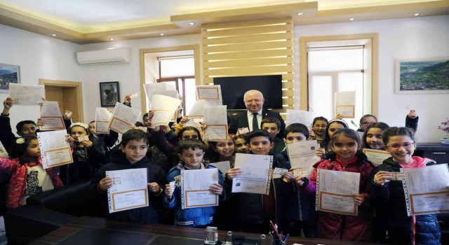 Başkan Gümüşten karne hediyesi Lunapark bileti