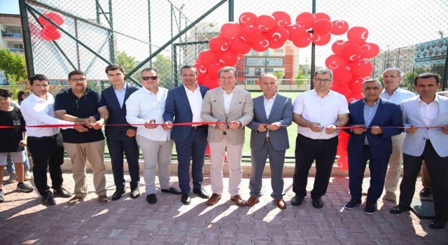 Başkan Koştu, halı sahaların açılışını yaptı