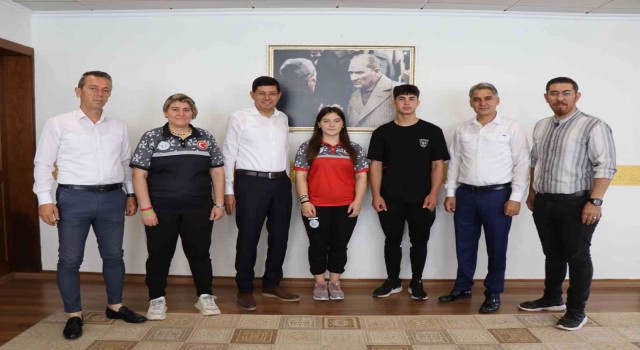 Başkan Özcan, Nazillinin şampiyonlarını ağırladı