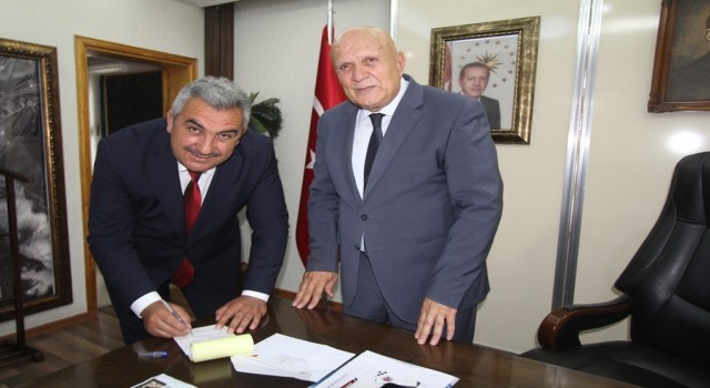 Başkan Pekmezci Kızılaya kurban bağışında bulundu