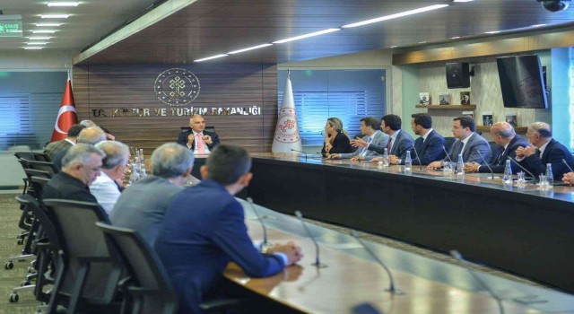 Başkan Tütüncü, Antalyanın talepleri Bakan Ersoya aktardı