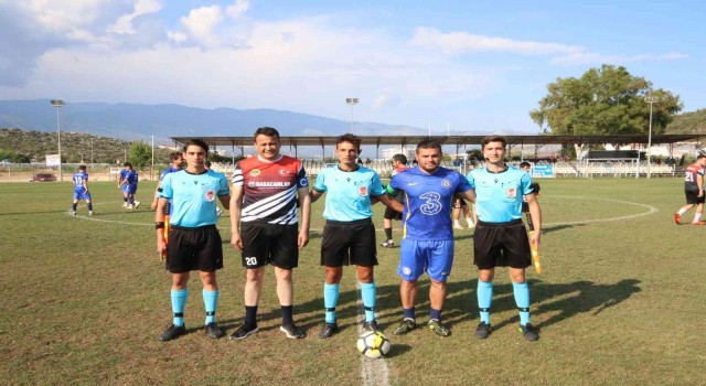 Başkan Ulutaş, çiftçi kupası futbol turnuvasında forma giydi