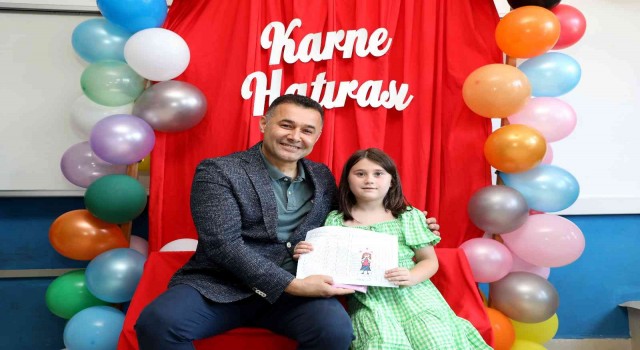 Başkan Yücelden öğrencilere karne sürprizi