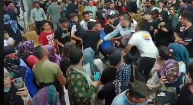 Başkentte Hüseyin Kağıt konserinde çıkan kavgada 1 kişi yaralandı