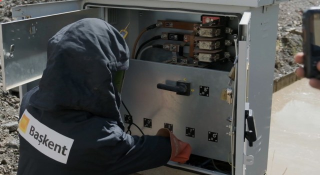 Batı Karadenizde meydana gelen yoğun yağış ve seller nedeniyle oluşan elektrik arızaları gideriliyor
