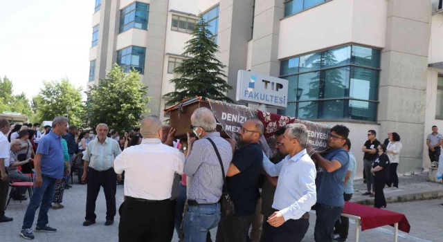 Bayan doktor evinde ölü bulundu