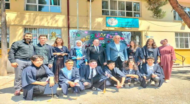 Bayırköyde öğrenciler son ders zilinin çalmasıyla yaz tatiline girdi