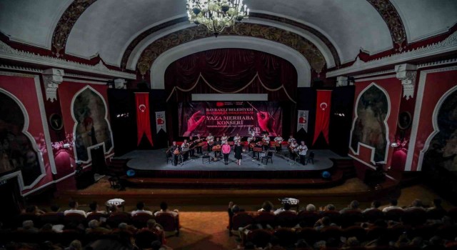 Bayraklı Mandolin Orkestrasından ‘yaza merhaba