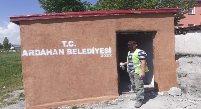 Belediyeden mahalle mezarlığına malzeme deposu