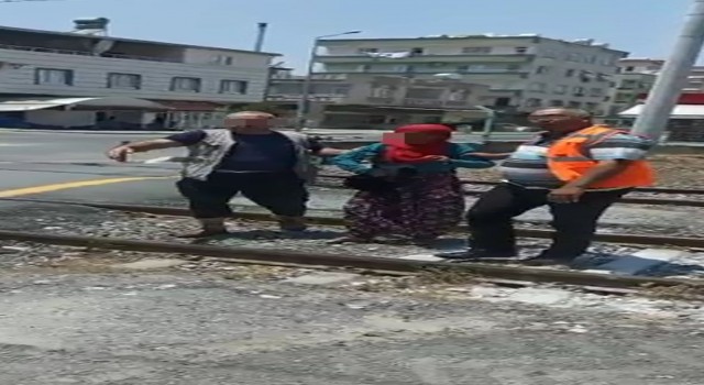 Belediyesi personelinin dikkati kadını kurtardı