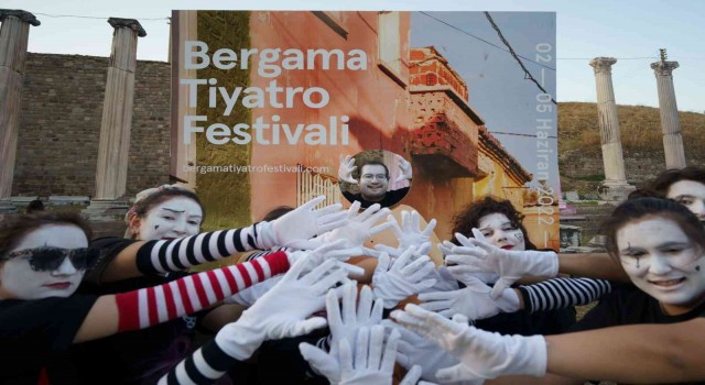 Bergama Tiyatro Festivaline muhteşem açılış