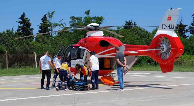 Beyin damarı tıkalı olan kadın ambulans helikopterle Samsuna sevk edildi