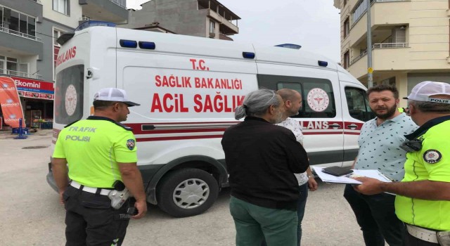 Bilecikte minibüs ile otomobilin çarpıştı, 1 kişi yaralandı