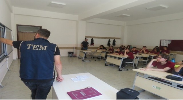 Bilecikte öğrenciler terörle mücadele ve siber güvenlik konularında bilgilendirildi