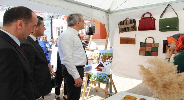Bingölde kadınların el emekleri görücüye çıktı