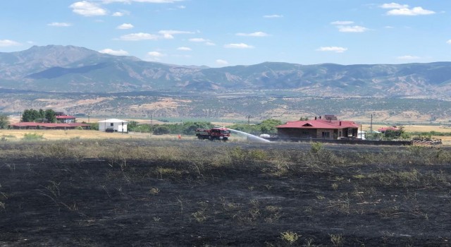 Bingölde ot yangını ormana sıçramadan söndürüldü