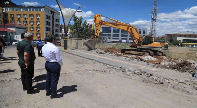 Bingölde yol genişletme çalışmaları sürüyor
