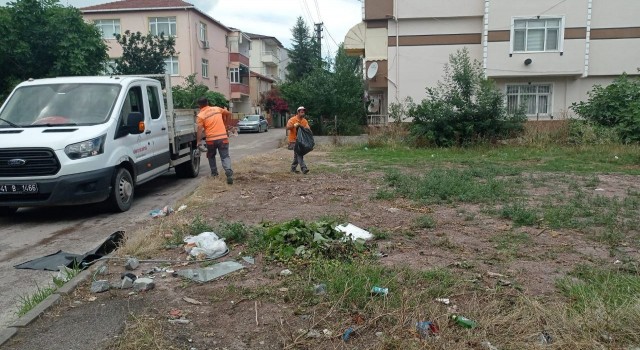 Bir günde tonlarca atık toplandı