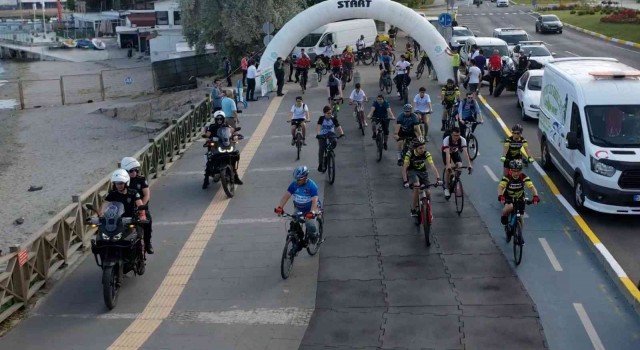 Bisiklet gününü pedal çevirerek kutladılar