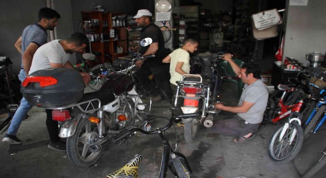 Bisiklet sezonunun açılması tamircilerin yüzünü güldürdü