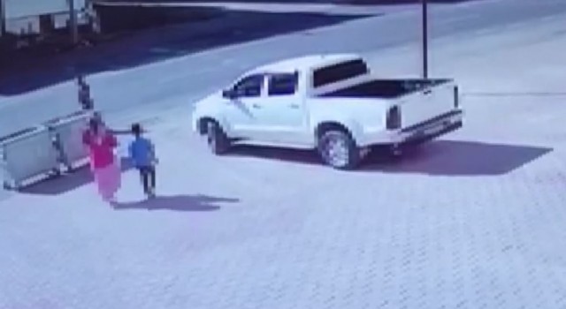 Bitliste çocuğun ölümüne neden olan kaza kamerada