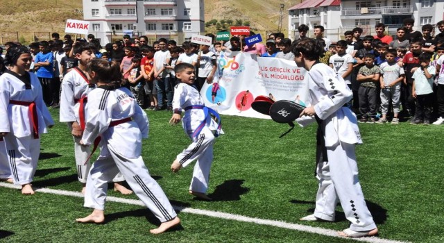 Bitliste yaz spor okulları açıldı