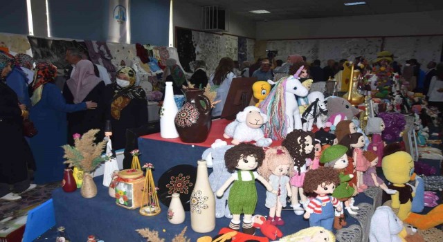 Bitliste yıl sonu sergisi