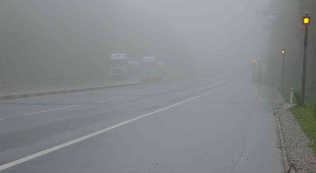 Bolu Dağında şiddetli sağanak ve sis etkili oluyor