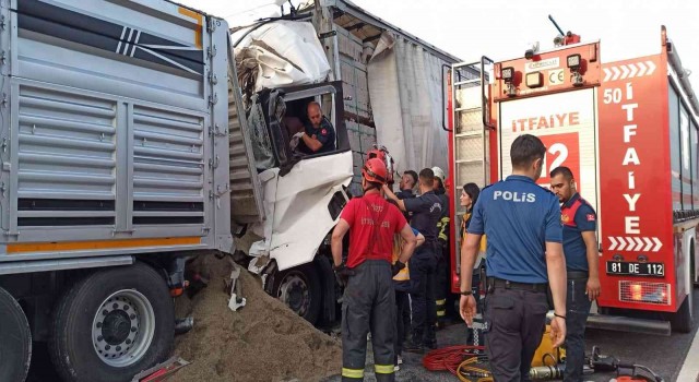 Bolu Dağında tır tıra arkadan çarptı: 1 ölü, 1 yaralı