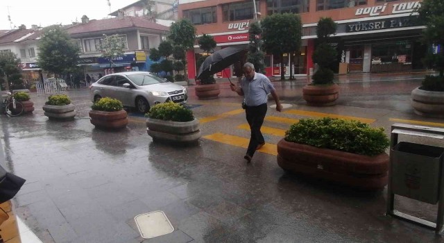 Boluda sağanak etkili oluyor