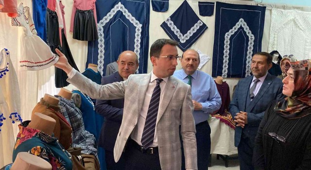 Bolvadinde açılan giyim üretim sergisi büyük ilgi gördü