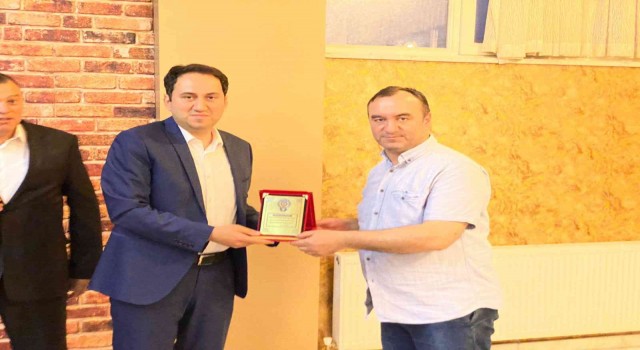 Bolvadinde tayini çıkan polislere veda yemeği verildi