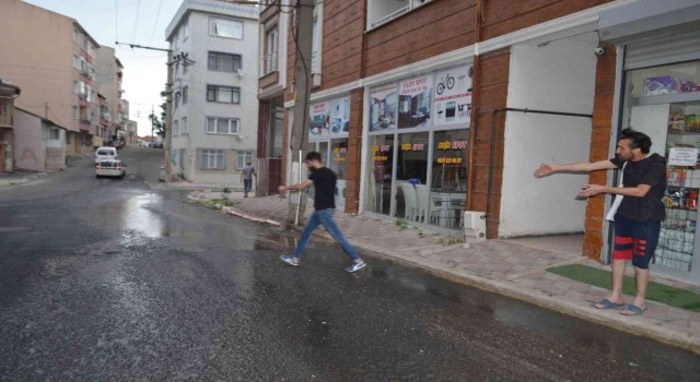 Boşa akan su yolları göle çevirdi, vatandaş tepki gösterdi