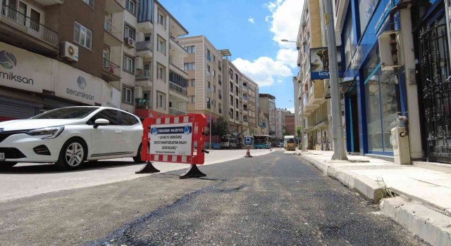 Bozulan yollar yenileniyor