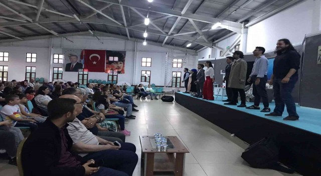 BŞEÜ Tiyatro Kulübünden Osmanelinde gösteri