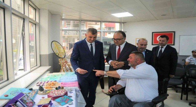 Bu sergi engelleri aştı