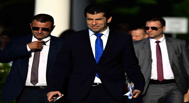 Bulgaristanda Başbakan Kiril Petkovun 6 aylık koalisyon hükümeti düştü