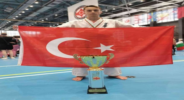 Bulgaristanda düzenlenen Kyokushin Avrupa Karate Şampiyonasında Avrupa 2incisi oldu