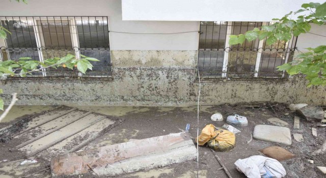 Burdurda ölüme neden olan selin büyüklüğü, evin duvarındaki izde ortaya çıktı