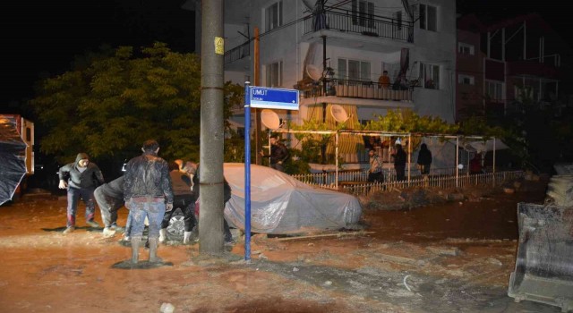 Burdurda sağanak yağış nedeniyle 30 evi su bastı: 1 ölü, 3 yaralı