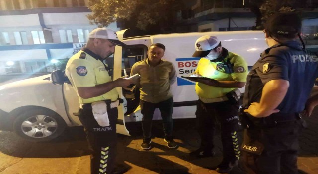 Burhaniyede polis denetiminde aranan 4 kişi yakalandı