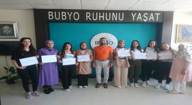 Burhaniyede üniversiteli gençler işaret dilini öğrendi